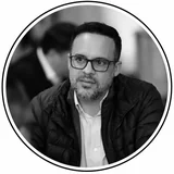 Retrato de Gabriel Pavão, estrategista de marketing, palestrante e autor de Além da Superfície